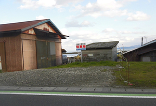 駐車場入り口（海側）